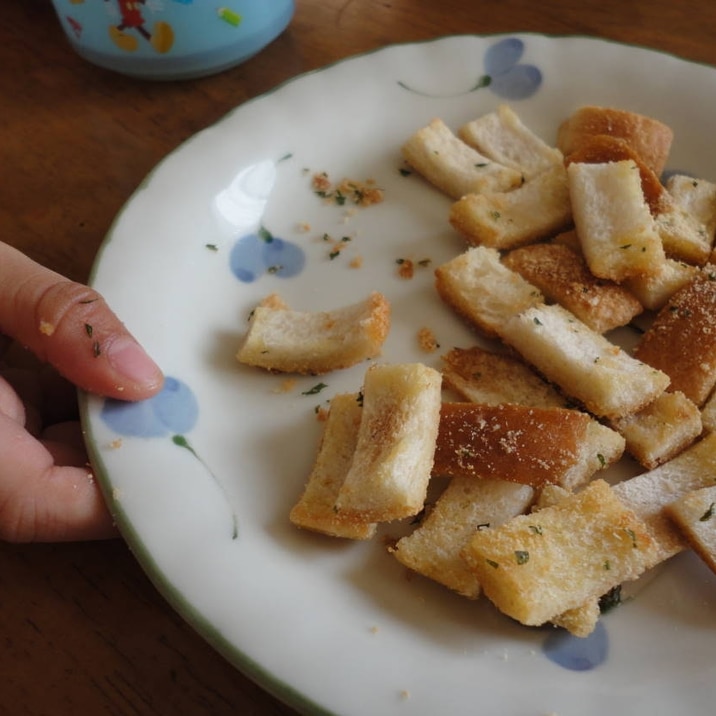 思わず手が出る！パン耳チーズラスク